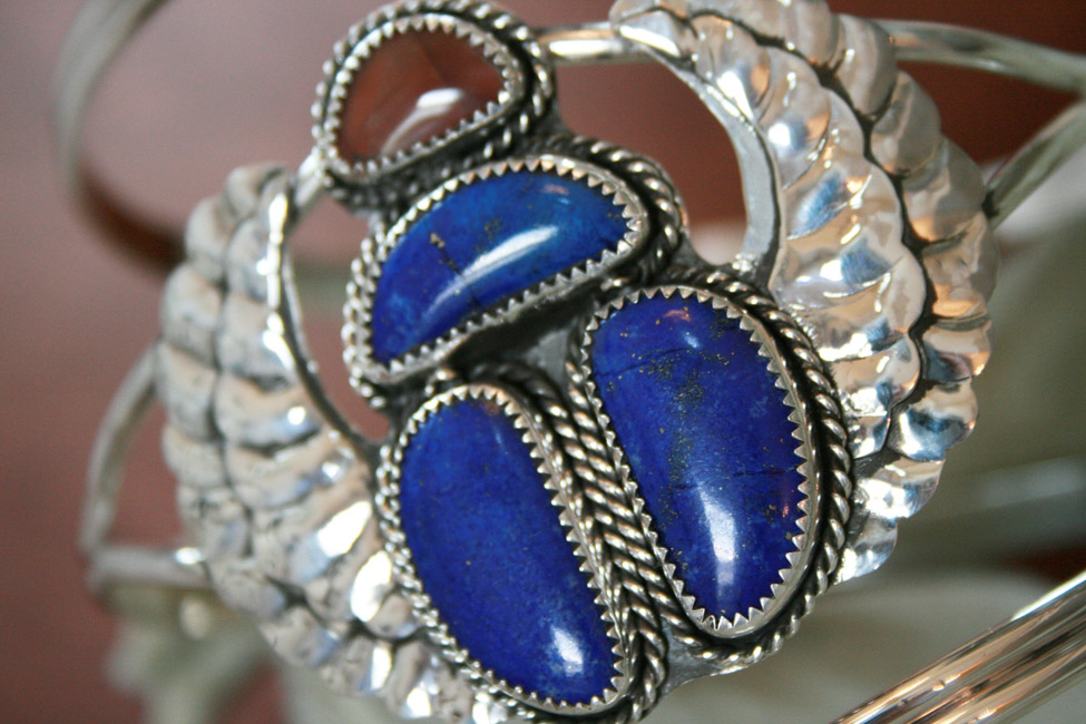 Sterling Silver Scarab Armband with Lapis Lazuli and Red Rhodochrosite Stones