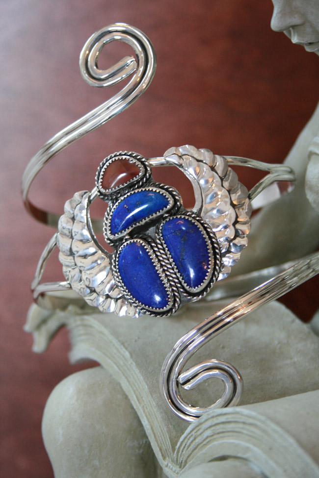 Sterling Silver Scarab Armband with Lapis Lazuli and Red Rhodochrosite Stones